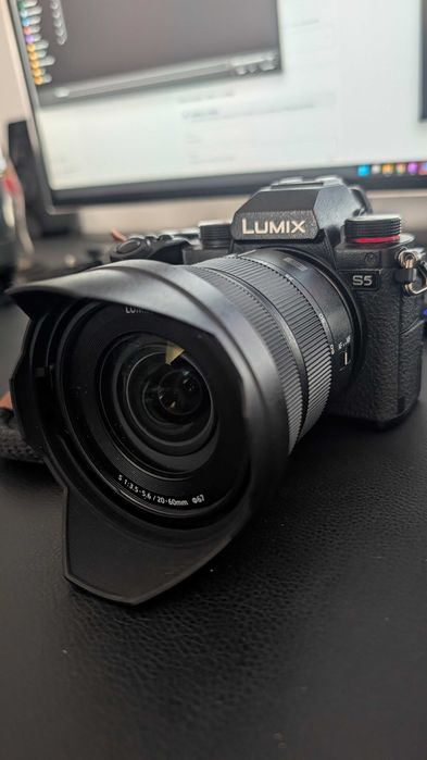 Panasonic Lumix S5 + Lente Lumix S 20-60mm (Kit) – Como Nova