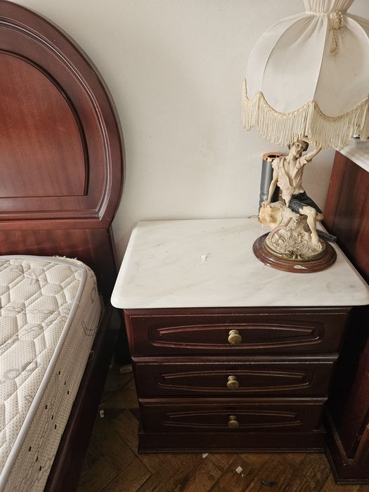 Cama de casal em madeira