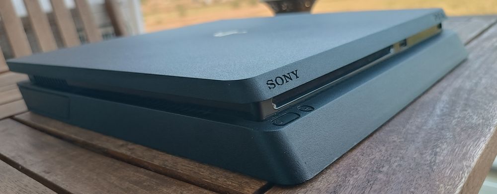 PS4 SLIM  1TB / FarCry 5