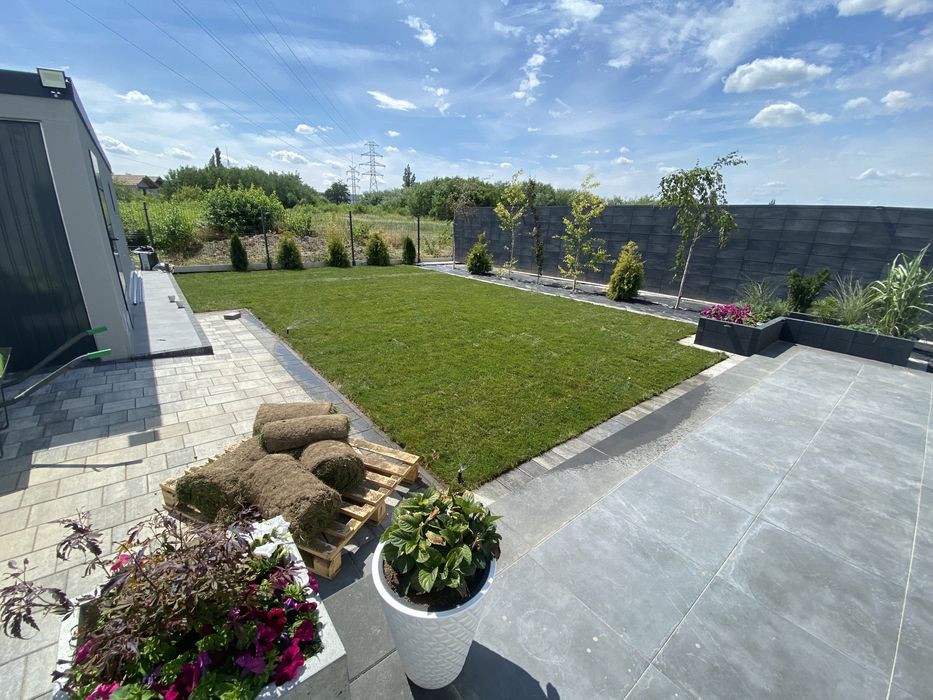 Ogrody, ogordzenia, systemy nawadniające, kosiarki automatyczne