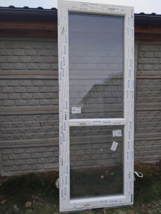 okna różne białe i kolorowe