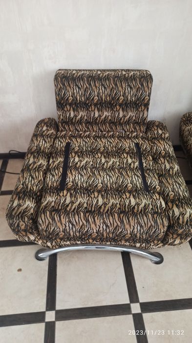 Два кресла - кровати , раскладные.