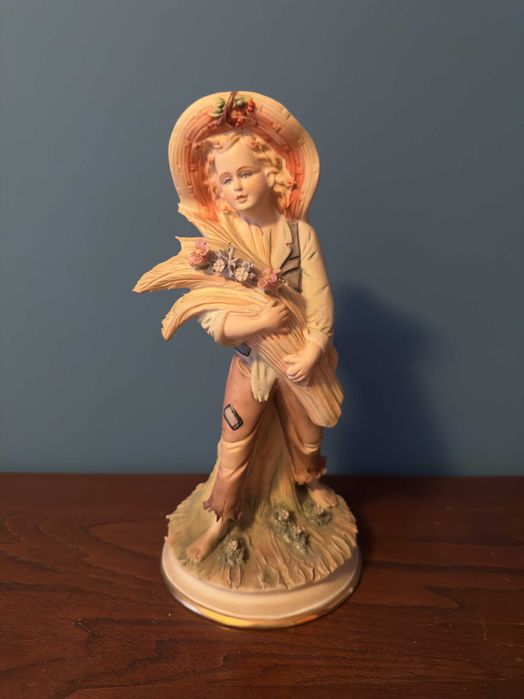 Estatua Pessoa no campo