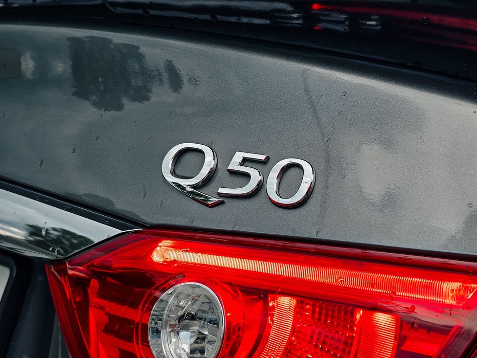 Infiniti q50 Premium 3.5 л гибрид Инфинити Hybrid