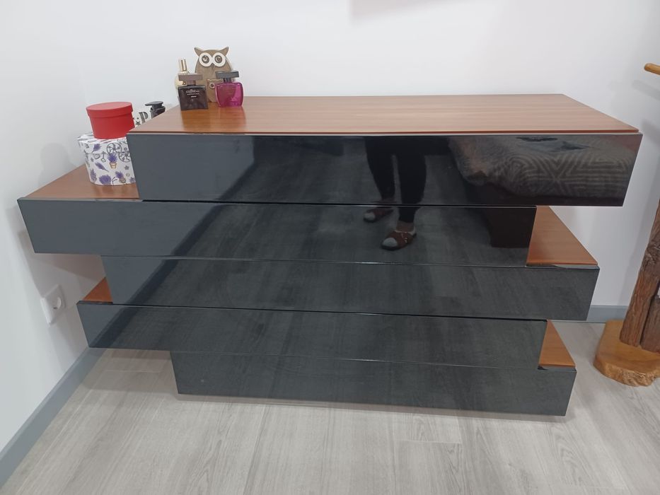 Mobilia de quarto (Cama+colchão+mesinhas+cómoda)