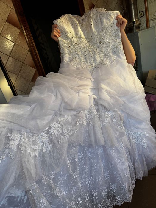 Весільна сукня, дуже гарна. В гарному стані. Недоліків не має