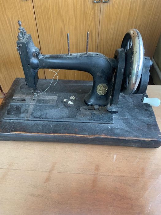 Швейна машинка, старовинна, антикварна.
