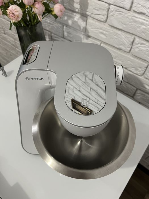 Кухонний комбайн Bosch MUM 58259 Serie 4 з насадками