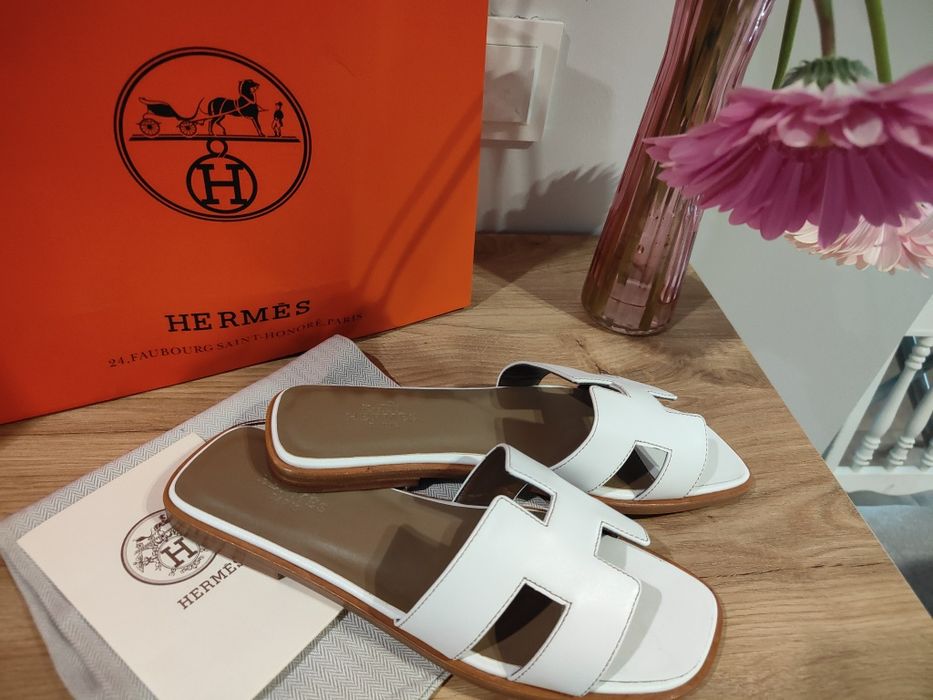 Piękne klapki Hermes 38