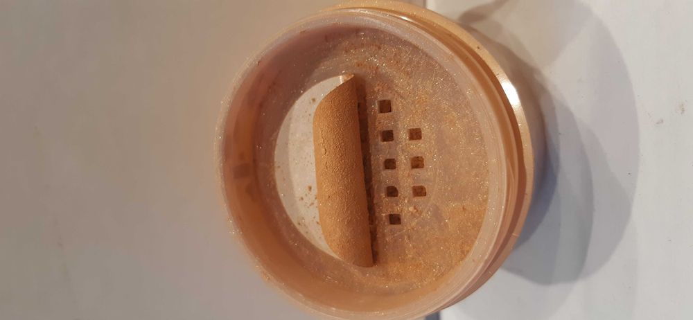 Puder REVLON z pędzelkiem  Skinlights 01 Golden light UZYWANY
