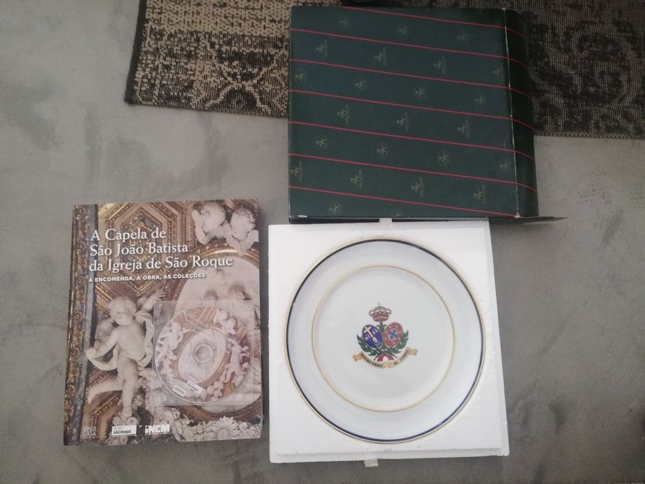 Prato da Vista Alegre e Livro da INCM Santa Casa