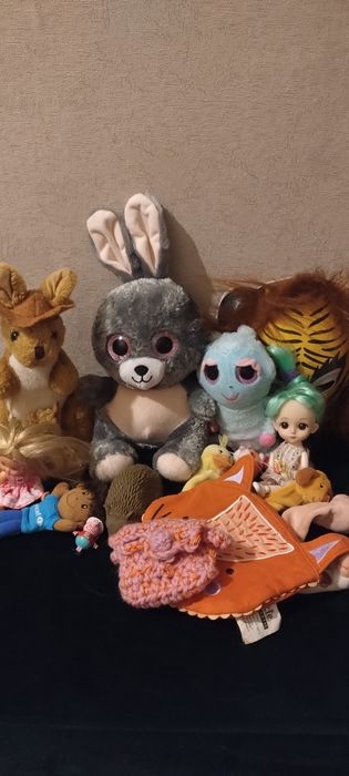 іграшки гусінь кегуру зайчик лялечка їжак