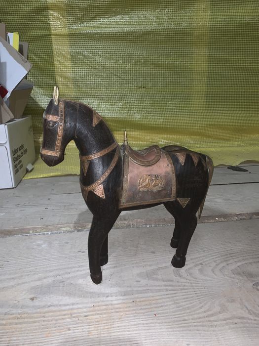 Продам статуэтка лошади марвари, украшенная металлическими вставками