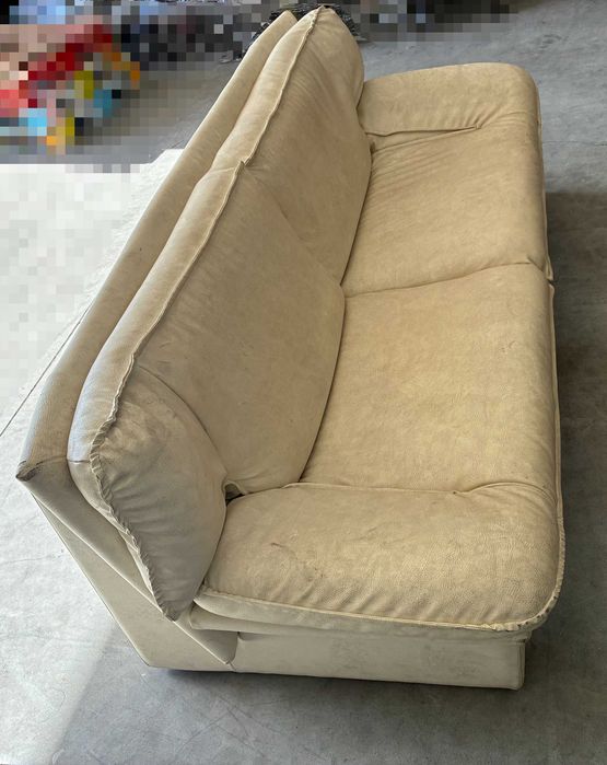 Sofá de 3 lugares em pele branca - Qtd. 1 Und.