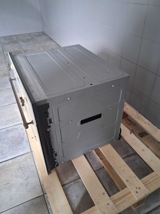 Smeg piekarnik kompaktowy z funkcja pary kremowy SC 845 VPO9