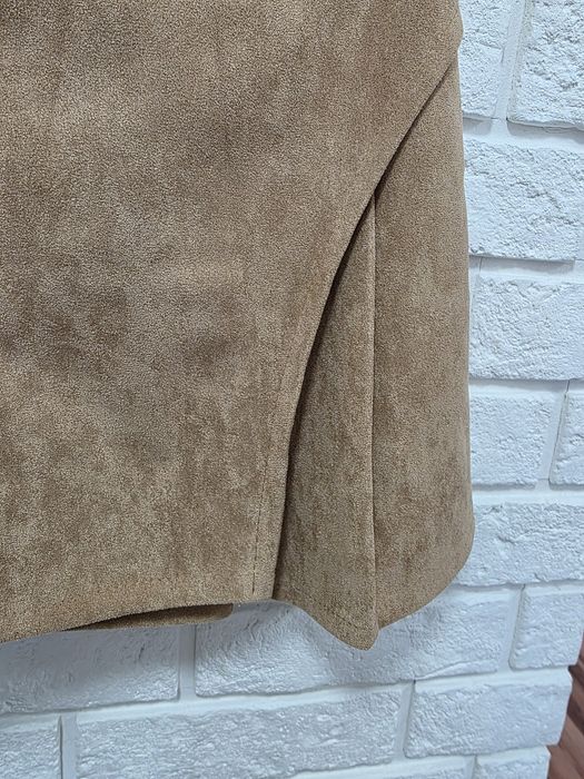 Spódnico-
Spódnico-spodenki z paskiem – camel zamszowy look