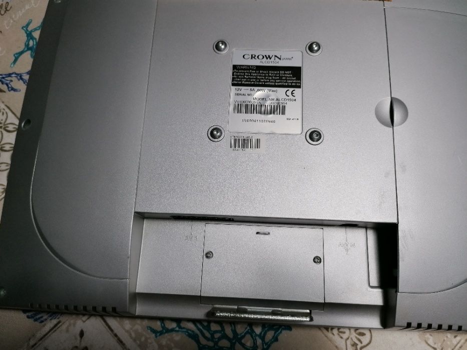 LCD Crown - 16" com comando - Bom estado