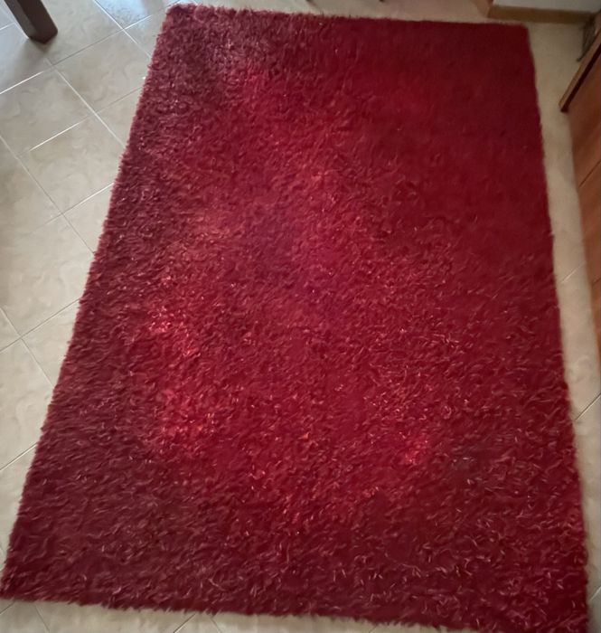 Carpete bordeaux 2,90cmX2,00cm BOM ESTADO