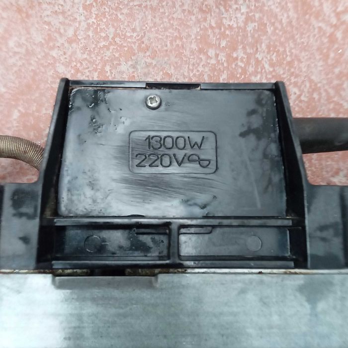 Tostadeira de 1300 wats, fabricada em França, e máquina para gaufres