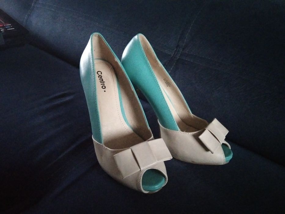 Szpilki centro turkus beż kokarda 37