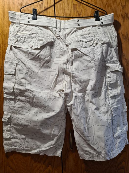 Meskie krótkie spodenki moro białe r 38