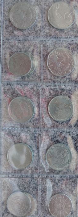 Caderneta com 21 Moedas de 20, 25 e 50 Escudos, das últimas décadas da República (anos 70, 80 e 90)