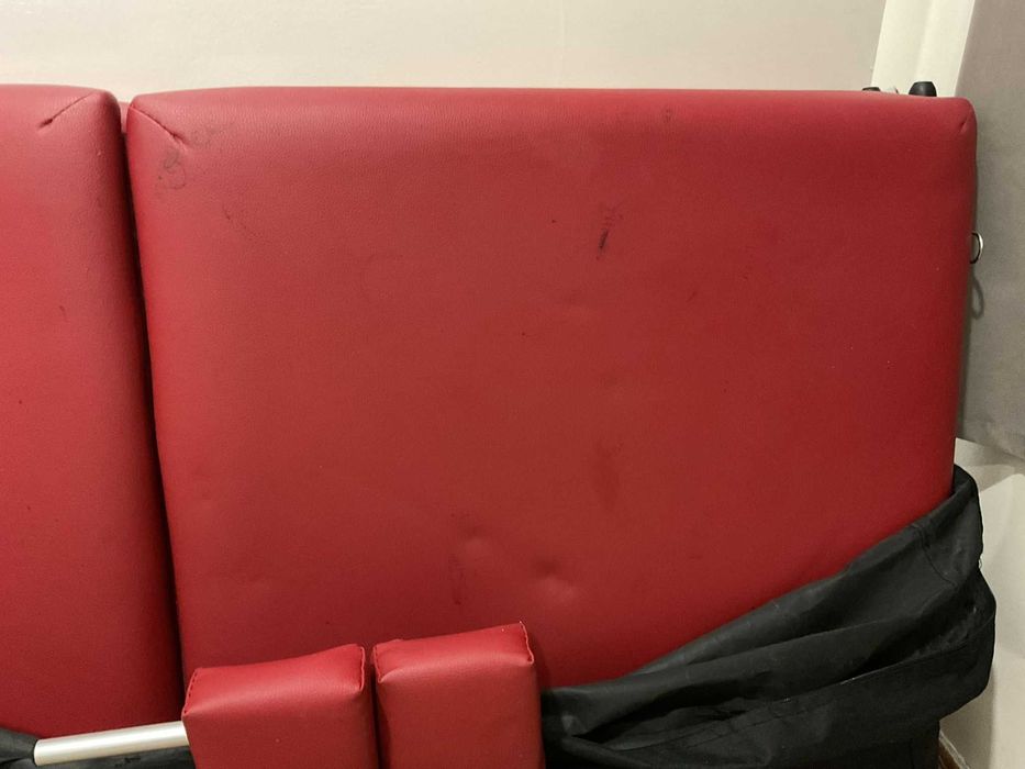 Maca / Cadeira para Tatuagem – Usada (com marcas)