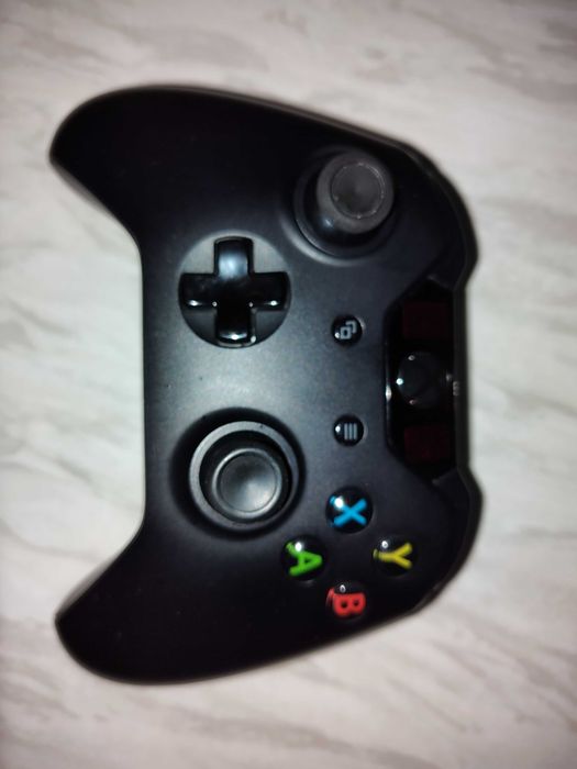 Czarny bezprzewodowy pad Microsoft do konsoli Xbox One 1537