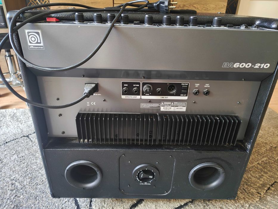 Ampeg BA-600-hybrydowe combo basowe 600W stan idealny