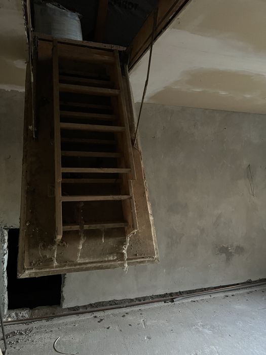 Продаж приміщення з земельною ділянкою в Новоселиці