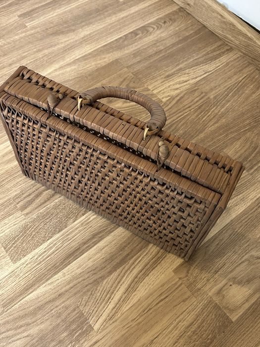 Cesto de piquenique antigo