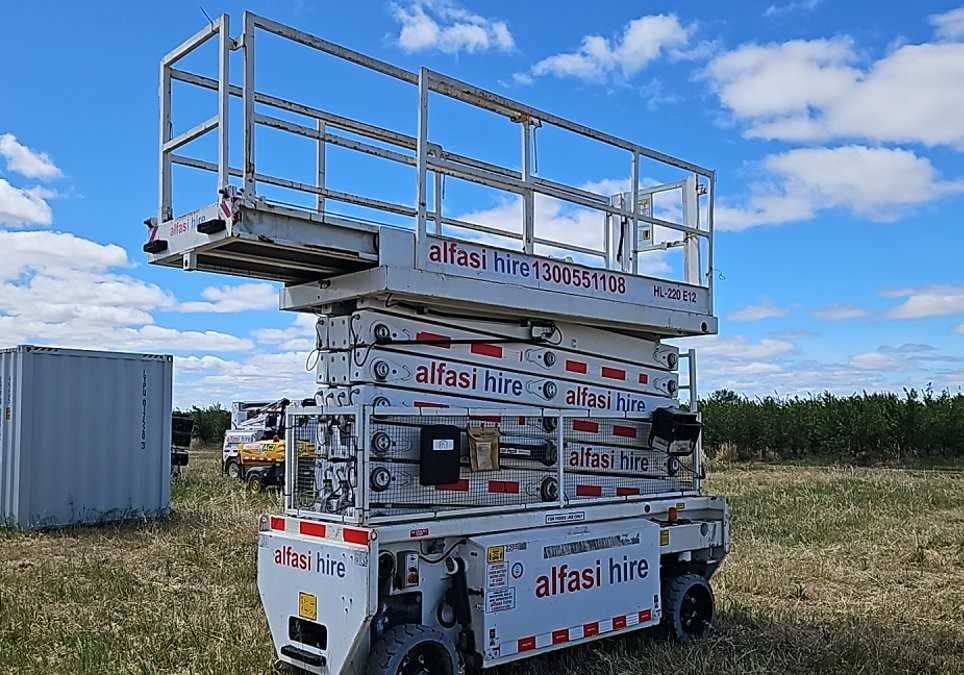 Elektryczny podnośnik nożycowy Holland HL220E12 z 2016 roku