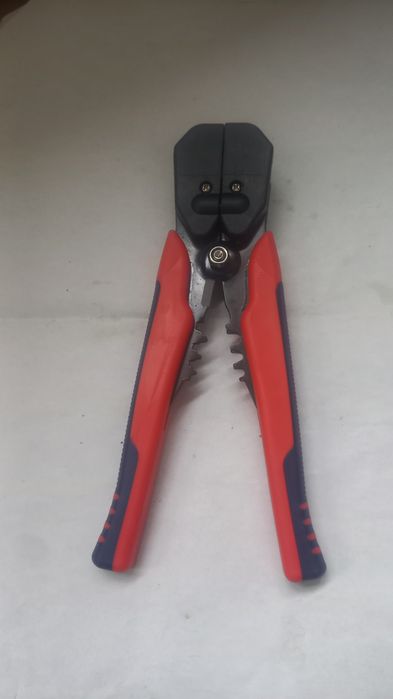 Клещи (стриппер) для снятия изоляции.