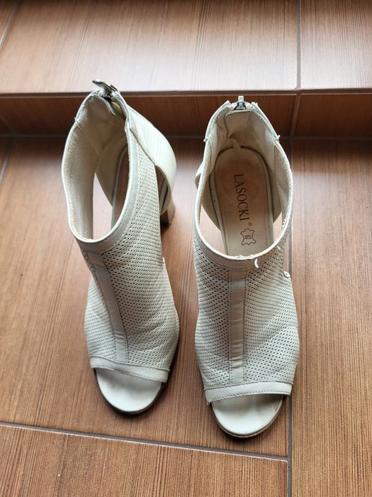 Buty damskie na obcasie