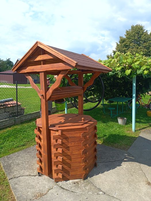 Studnia ogrodowa z drewna nakładana na beton 105cm