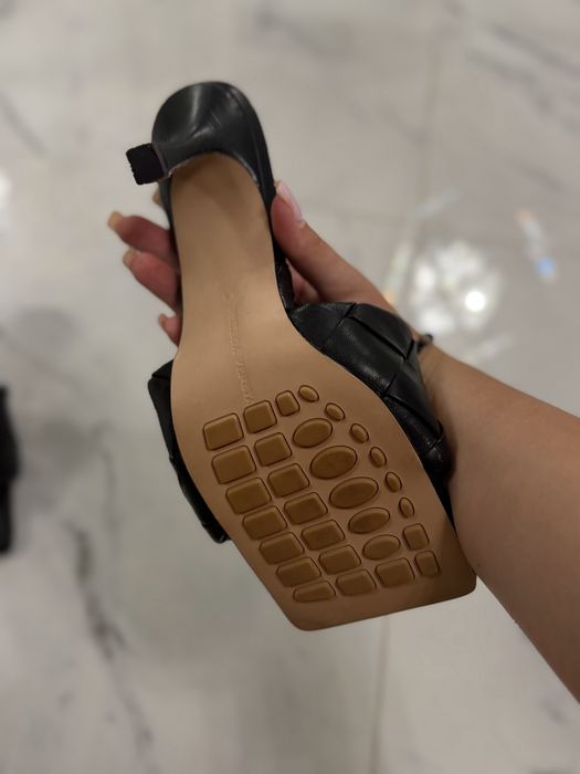 кожаные мюли Bottega Veneta майже нові одягла один раз на фотосе — zdjęcie 3