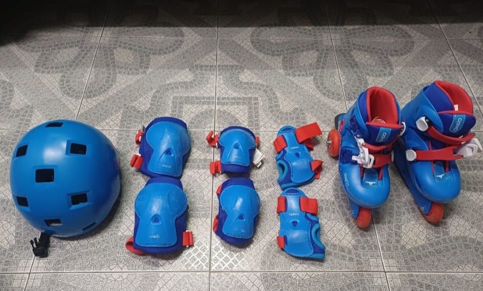 Patins de criança play3 com equipento de proteção