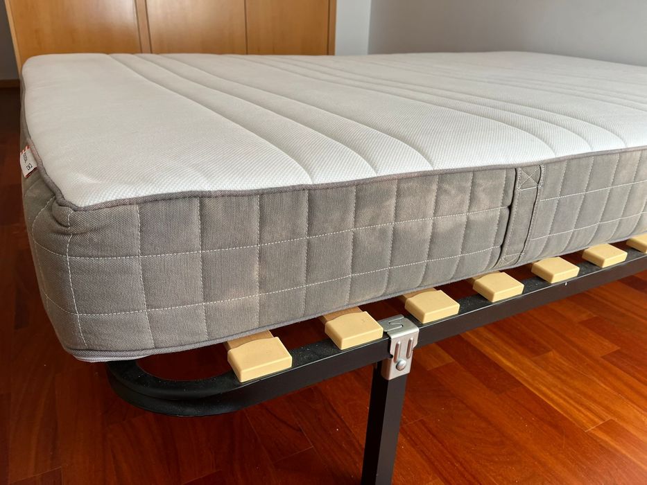 Cama colchão + estrado 140x200