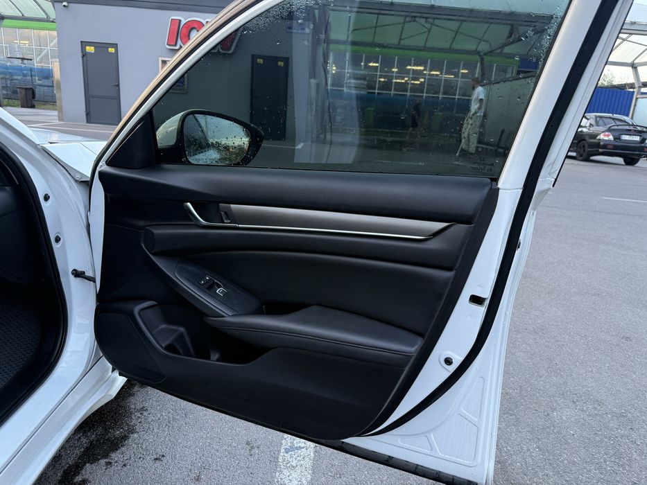 Honda Accord 2019 VIN 1HGCV1F18KA134838 фото оголошення 21 з 24