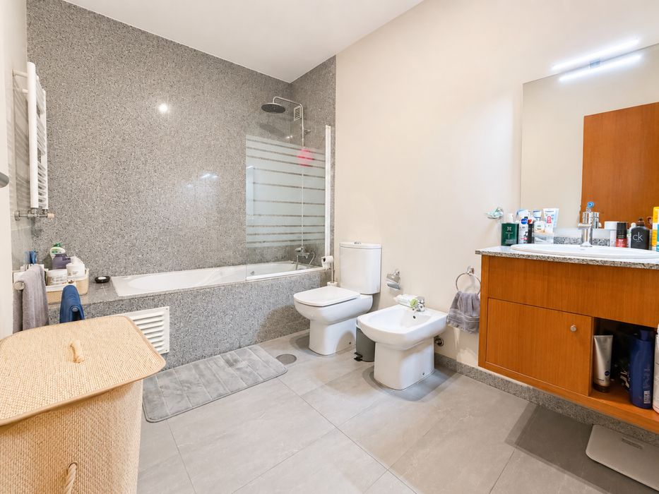 T2+1 | 124 m² | Garagem | Elevador | Junto à CESPU