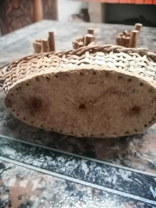 barco pequeno antigo , artesanal em madeira