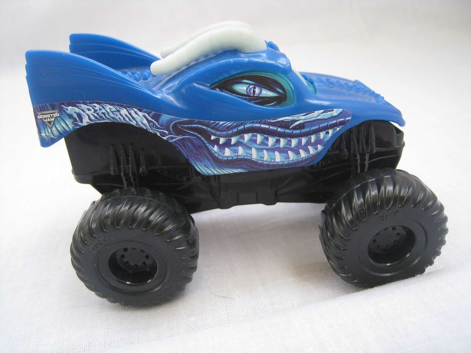 2 carros em miniatura (rodas grandes)