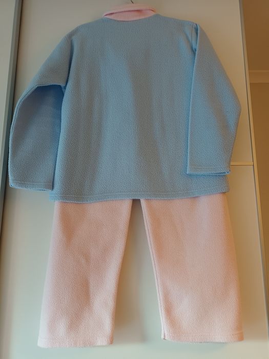 Pijama polar com boneca em relevo