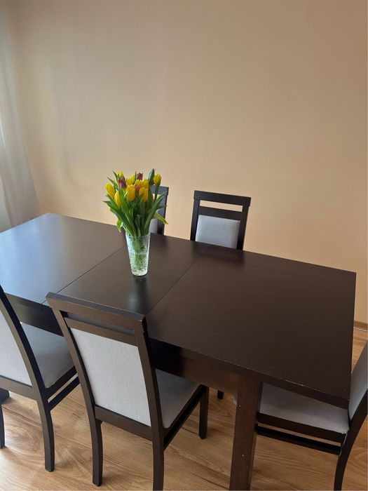 Stół jadalniany + 6 krzeseł – elegancki zestaw