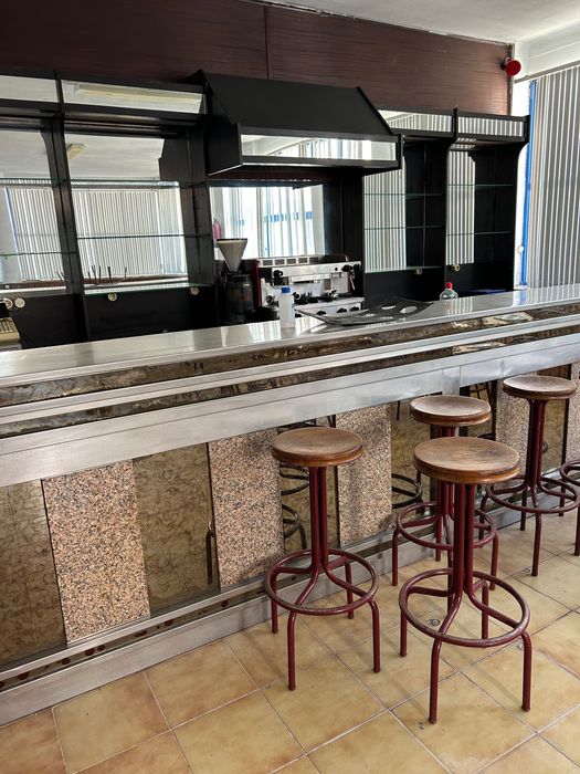 Equipamento de café e mercearia . Zona Guarda