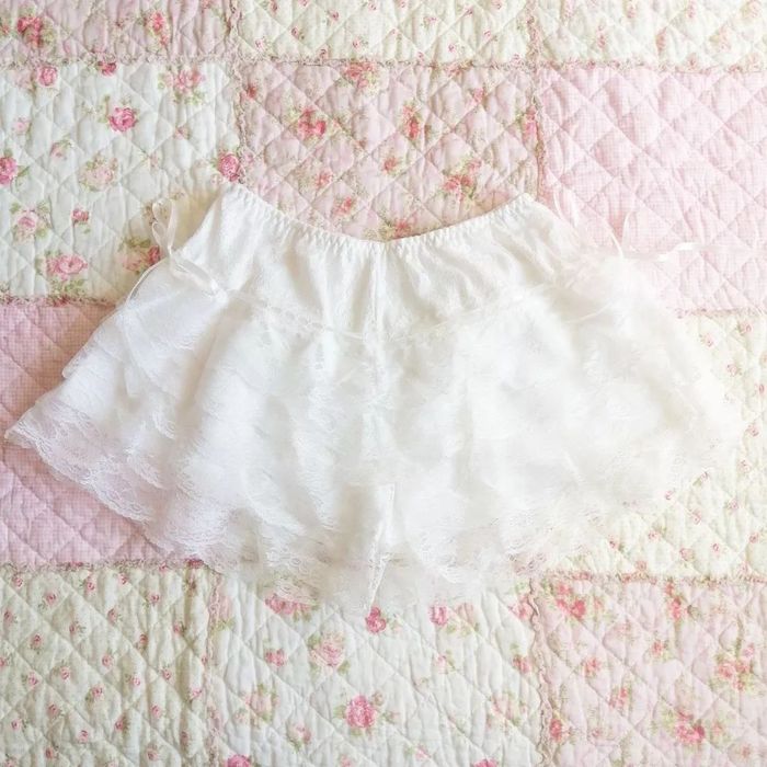 Шорты кружевные белые ,черные,персиковые