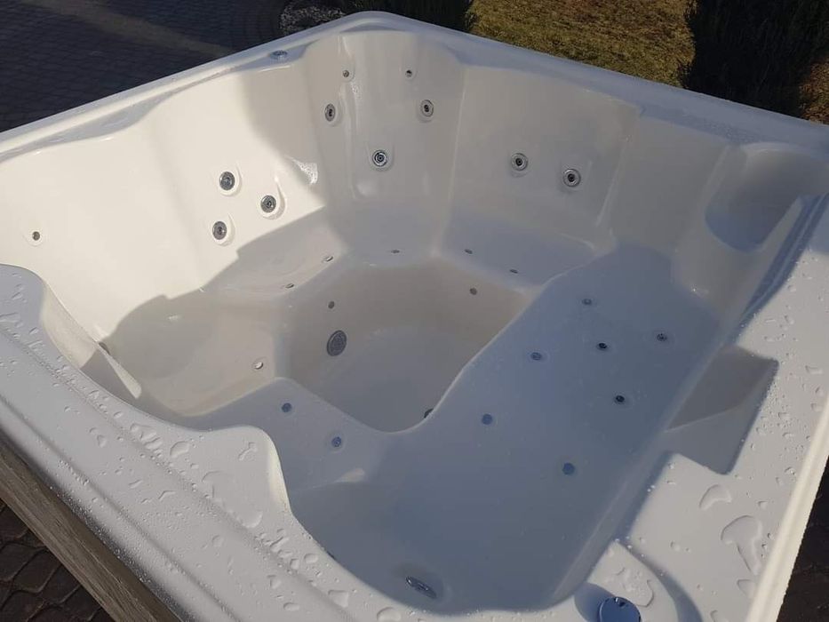 Jacuzzi COMFORT 210 x 210 x 100, 6 osób HYDROMASAŻ Euroline