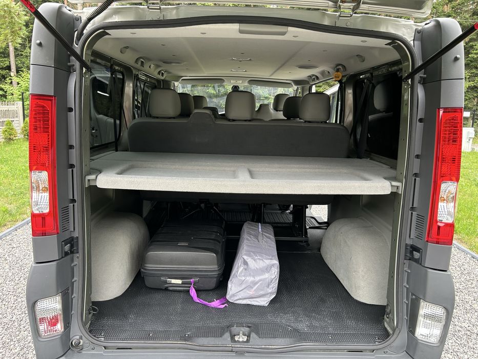 Wnajem auta Opel Vivaro Long 9 osobowy