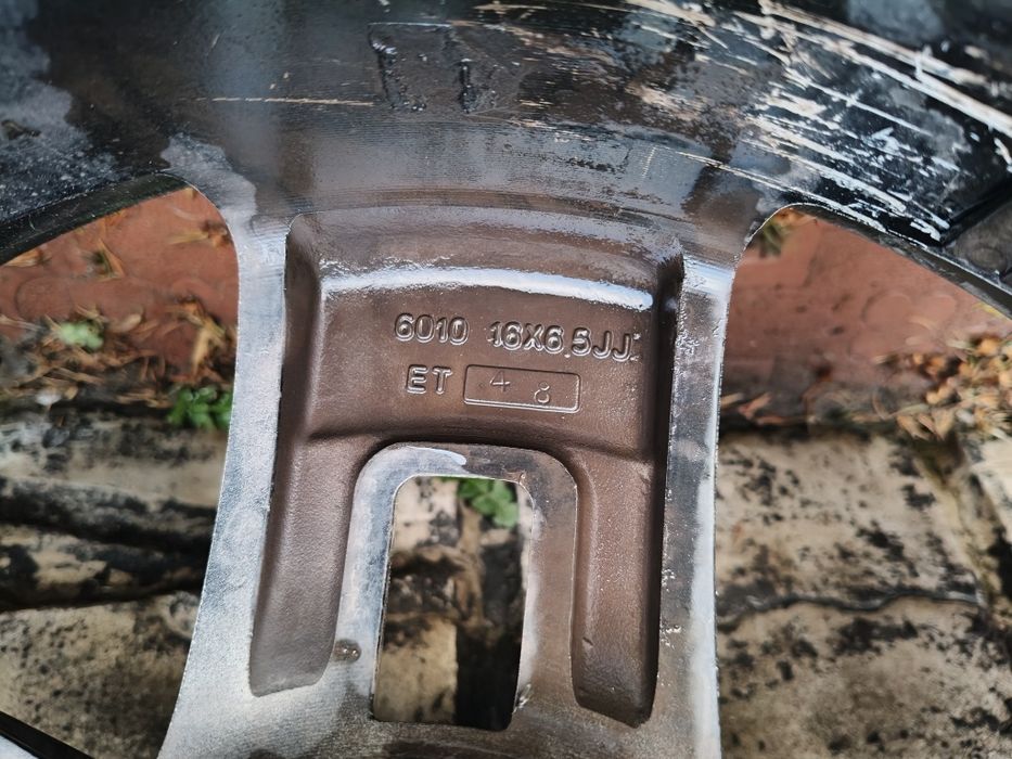 Продам колеса R16 215/65