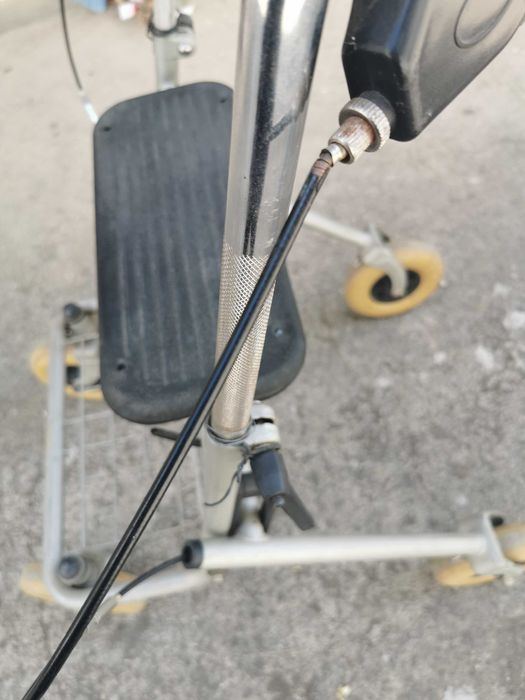 Andarilho para Idosos Dobrável com Quatro Rodas , Assento e Cesto